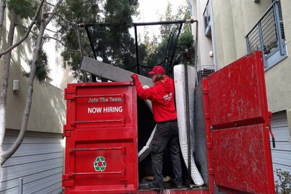 Junk King Clean Out